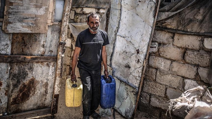 مركز: اقتصاد غزة في إنهيار شديد وغول الفقر ينهش جيوب المواطنين