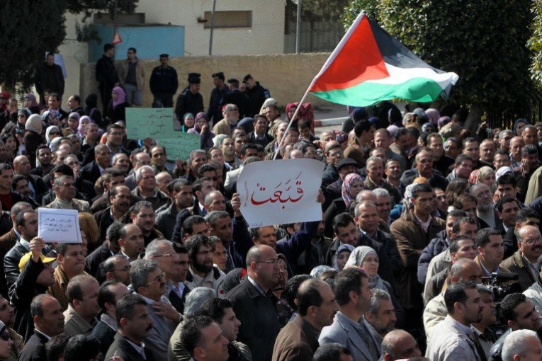 16.8 بالمئة من الفلسطينيين يعيشون في فقر مدقع