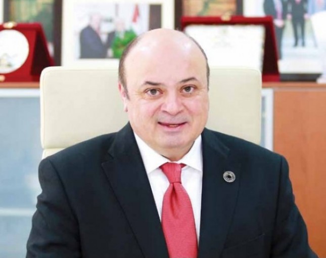 إستقالة محافظ سلطة النقد عزام الشوا  وتعين وفراس ملحم خلفاً له