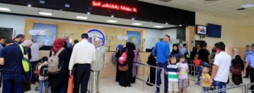 الاحتلال يمنع سفر 8 مواطنين من معبر الكرامة