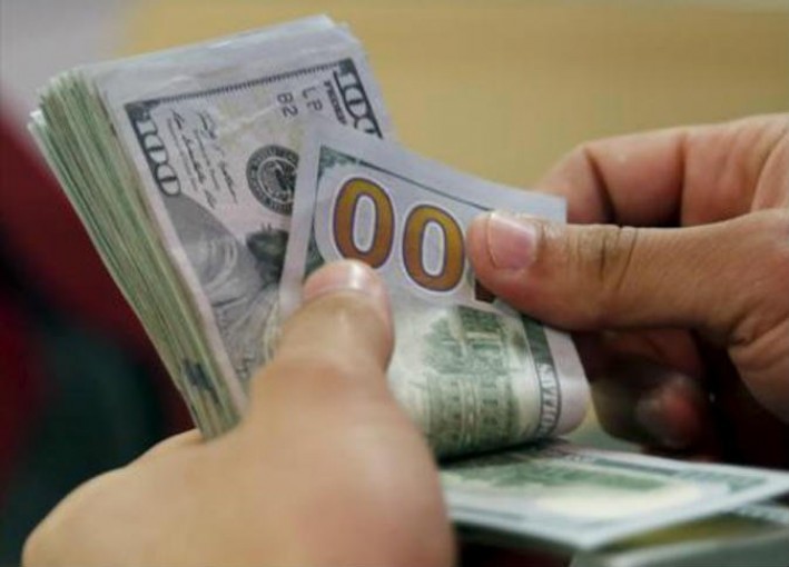 الدولار يهبط قرب أدنى مستوى امام الشيكل في تعاملات السبت