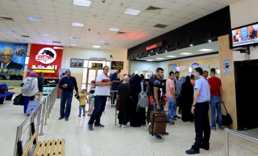 الاحتلال يمنع 3 مواطنين من السفر عبر معبر الكرامة