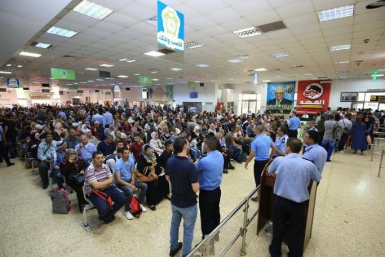 انتهاء أزمة معبر الكرامة بعد دخول المعتمرين