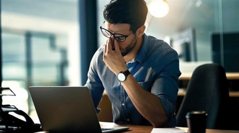 تطبيق إلكتروني لقياس درجة انتباه الموظف أثناء العمل