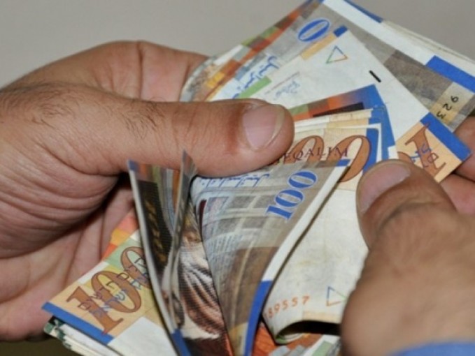 الدولار يتراجع قليلاً امام الشيكل في تعاملات الاربعاء.. أليك الأسعار