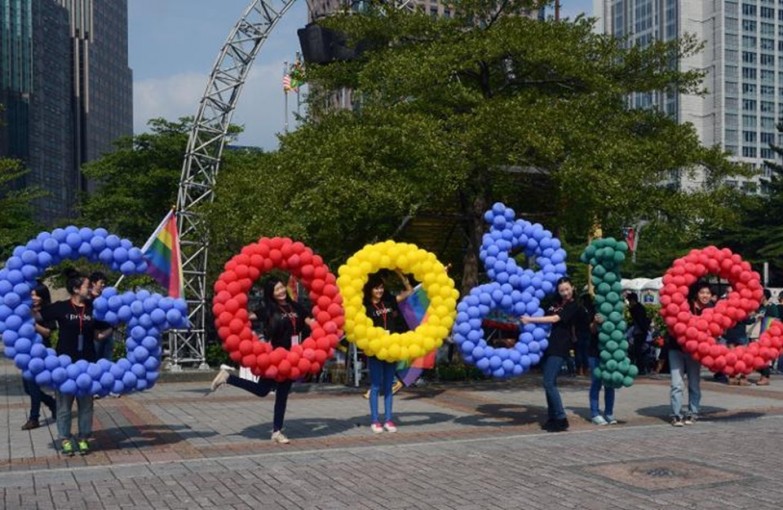 هل تعرف كيف تستثمرك غوغل وفيسبوك وتحقق أرباحها منك؟