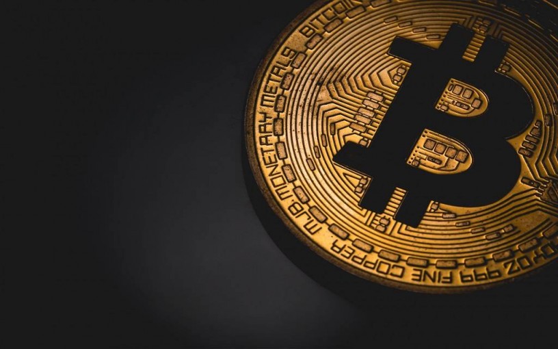 عملة البيتكوين تعاود الصعود أعلى 12 ألف دولار