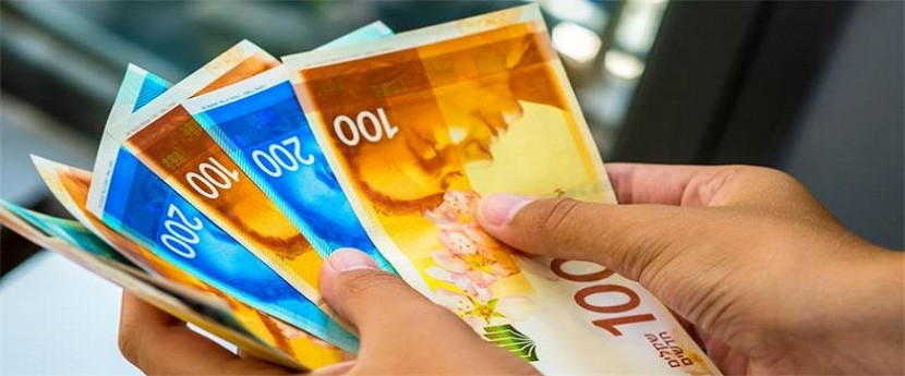 الشيقل يتخلى عن مكاسبه نتيجة مخاوف انخفاض التضخم مع هبوط النفط