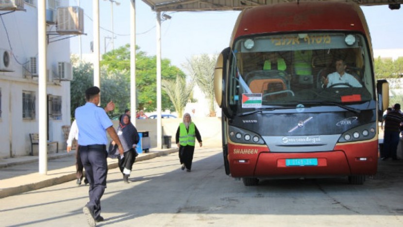 الاحتلال يمنع سفر 15 مواطنًا عبر الكرامة