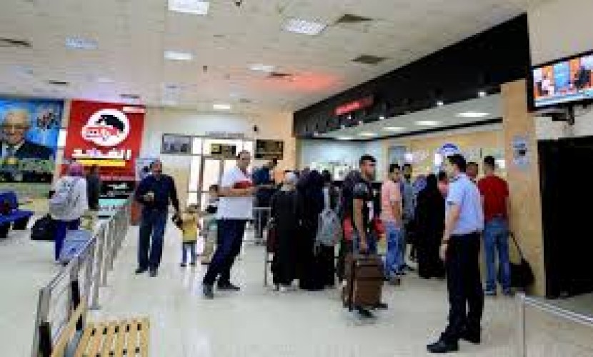 الاحتلال يمنع 9 مواطنين من السفر عبر معبر الكرامة