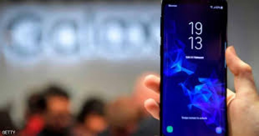 سامسونغ تجري تعديلا ثوريا على شاشة هاتفها القادم