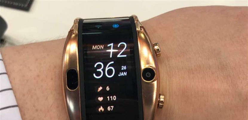 مزود بشاشة وكاميرا.. هاتف ذكي يمكن ارتداؤه!