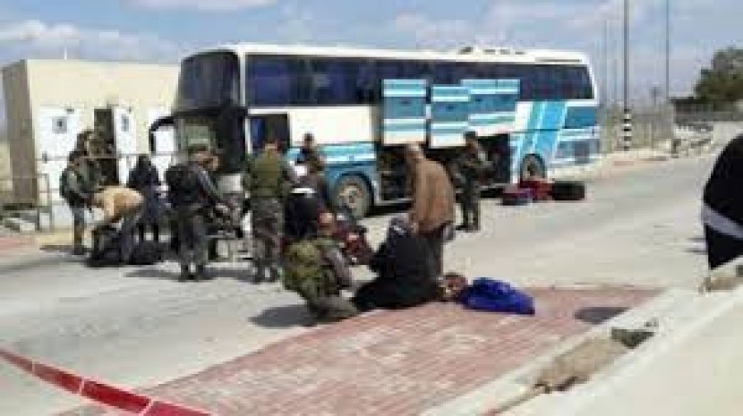 الاحتلال يمنع 3 مواطنين من السفر عبر معبر الكرامة