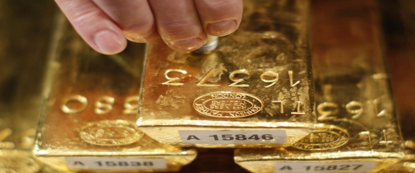 استقرار الذهب مستفيداً من هبوط الدولار ومخاوف تباطؤ النمو