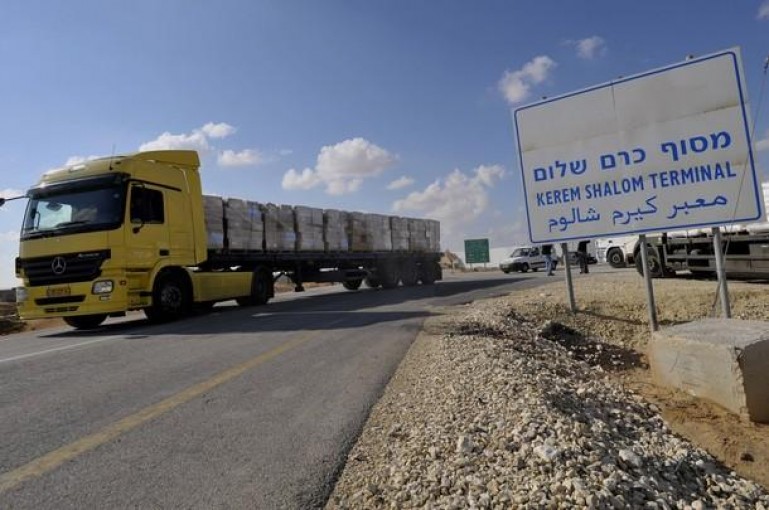 إدارة معبر كرم أبو سالم التجاري تنفي فرض ضرائب ورسوم باهظة على البضائع