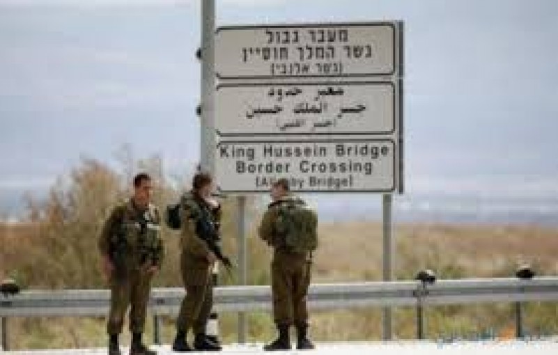 الاحتلال يمنع سفر 6 مواطنين من معبر الكرامة