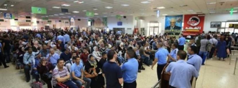 الاحتلال يمنع سفر 9 مواطنين من معبر الكرامة