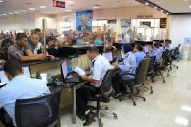 الاحتلال يمنع سفر 9 مواطنين من معبر الكرامة