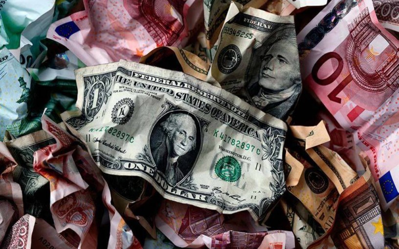 الدولار يتحول للارتفاع بعد خسائر اليورو والإسترليني