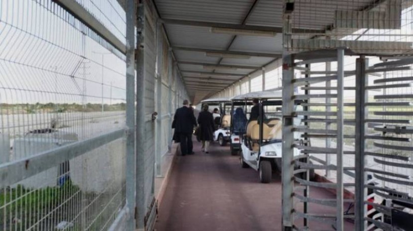 الاحتلال يعتقل تاجر من غزة على معبر إيرز