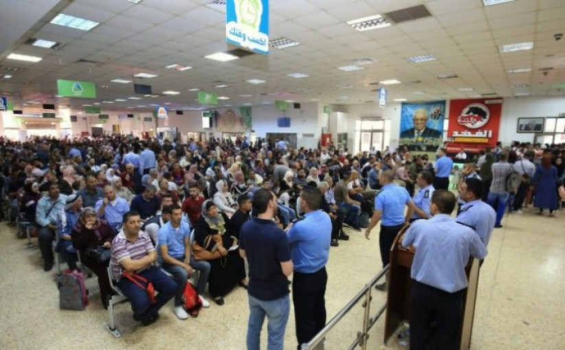 تنقل 2311 مسافر الجمعة عبر معبر الكرامة