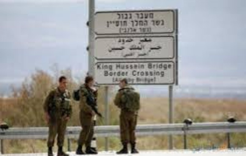 الاحتلال يمنع سفر 8 مواطنين من معبر الكرامة