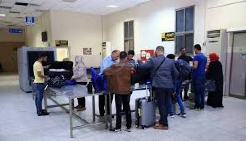 الاحتلال يمنع 5 مواطنين من السفر عبر معبر الكرامة