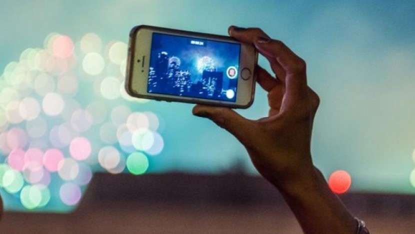 100 ألف دولار مقابل الابتعاد عن الهاتف الذكي لسنة