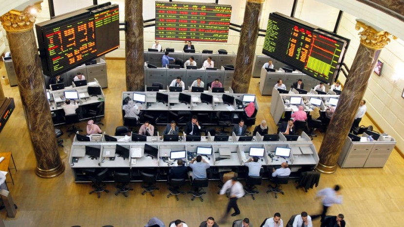 بورصة مصر تخالف الأسواق العالمية وتستقر بالمربع الأخضر