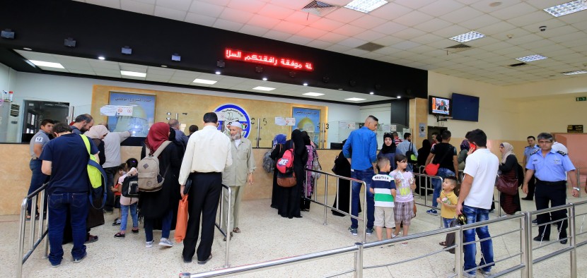 56 ألف مسافر تنقلوا عبر معبر الكرامة الاسبوع الماضي