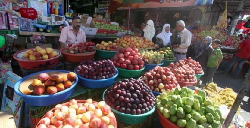 أرتفاع أسعار الفواكه عشية عيد الفطر .. 2 كيلو عنب بسعر جرام ذهب.