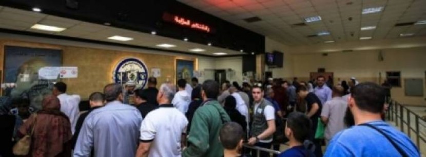 الاحتلال يمنع 10 مواطنين من السفر عبر معبر الكرامة