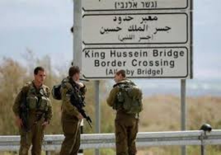الاحتلال يمنع سفر 7 مواطنين من معبر الكرامة