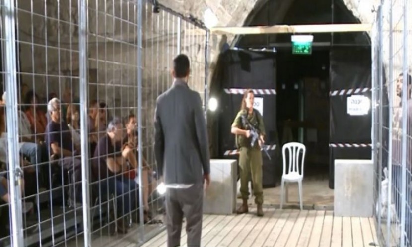 الاحتلال يعتقل تاجر من غزة أثناء سفره عبر معبر ايرز بيت حانون