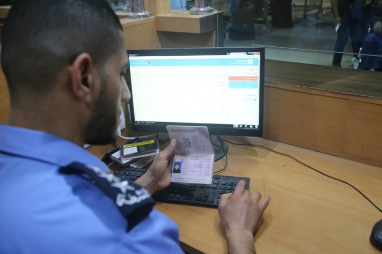 تعليق العمل في صالة التسجيل للسفر في معبر رفح