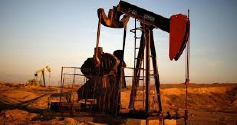النفط يرتفع.. وإشارات على تقلص المعروض