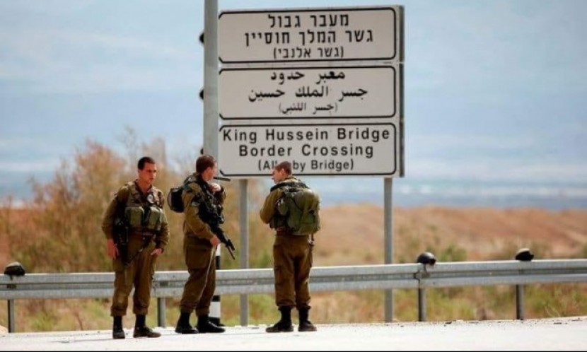 سلطات الاحتلال تمنع 10 مواطنيين من السفر عبر معبر الكرامة