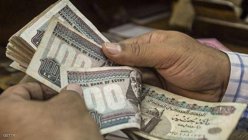 لأول مرة منذ عامين.. الدولار يتراجع لأقل من 17 جنيها مصريا