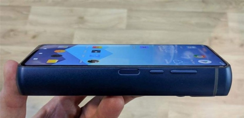 تعرّفوا على هذا الهاتف الرهيب.. بطاريته تعمل لأسبوع كامل