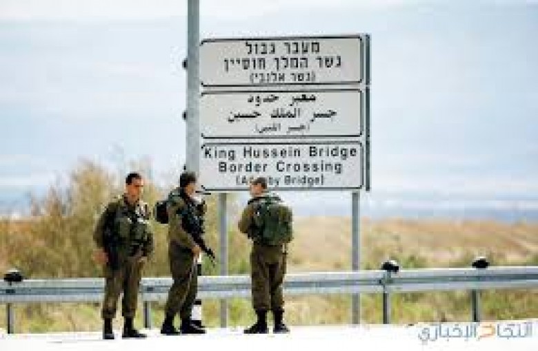 الاحتلال يمنع سفر 8 مواطنين من معبر الكرامة