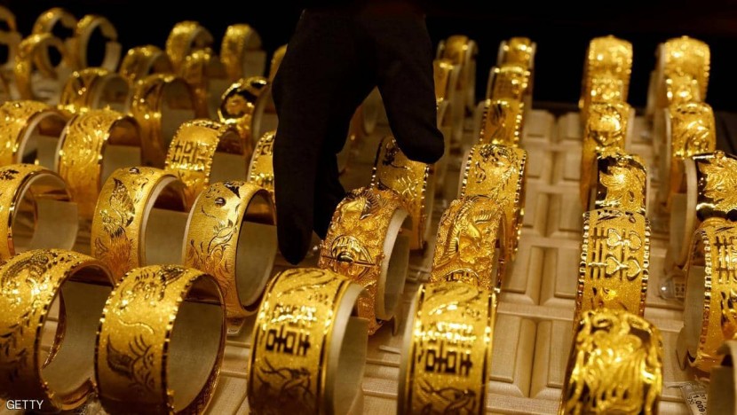 الذهب يرتفع لليوم الثاني مع انخفاض الدولار