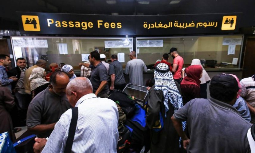 5288 مسافرًا تنقلوا عبر معبر الكرامة ومنع سفر 3