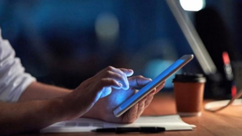 باحثون: الضوء الأزرق قد يسبب العمى