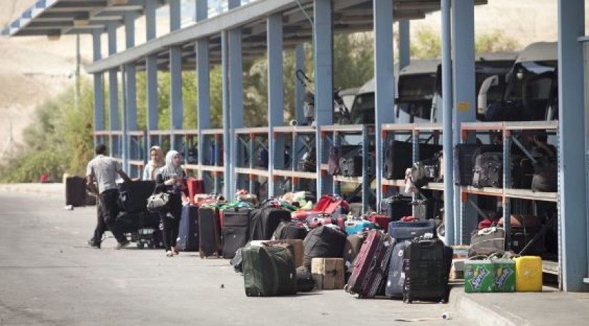 الاحتلال يمنع سفر 11 مواطنًا عبر الكرامة الأسبوع الماضي