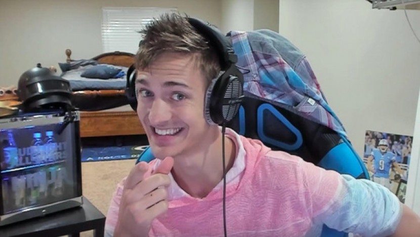 يكسب نصف مليون دولار شهرياً.. وهو في غرفة نومه