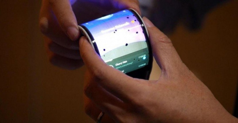 سامسونغ تكشف تصميم هاتفها المطوي!